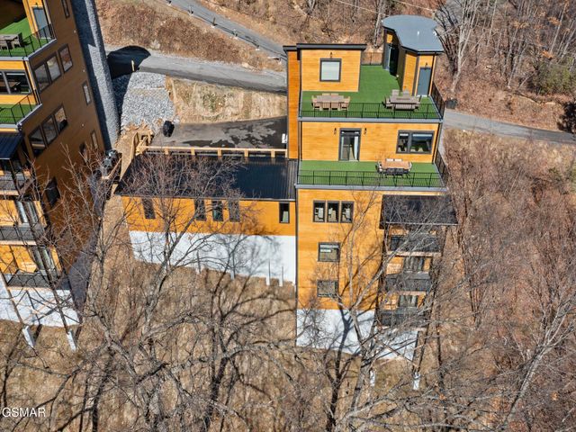 1253 Bavarian Way, Gatlinburg, TN 37738