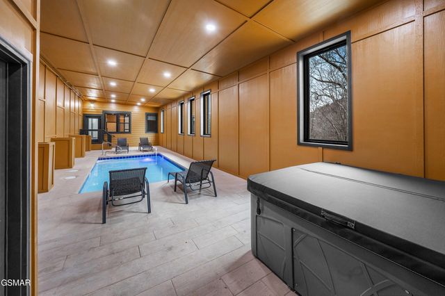 1253 Bavarian Way, Gatlinburg, TN 37738