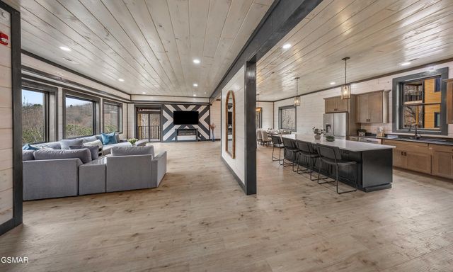 1253 Bavarian Way, Gatlinburg, TN 37738