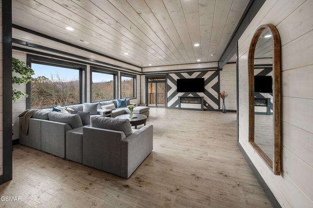 1253 Bavarian Way, Gatlinburg, TN 37738