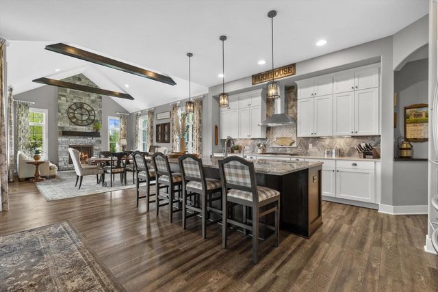 S66W24310 Skyline AVENUE, Waukesha, WI 53189