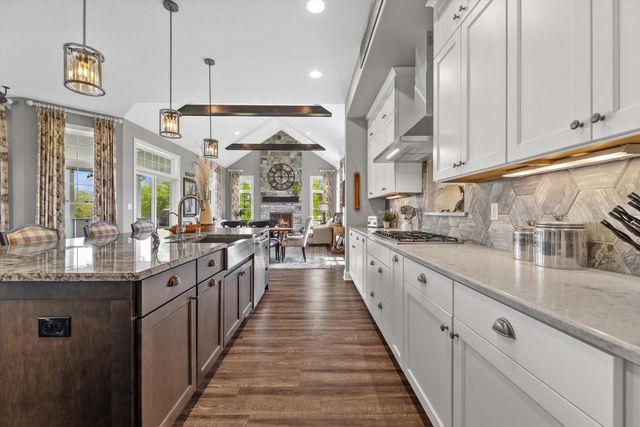 S66W24310 Skyline AVENUE, Waukesha, WI 53189