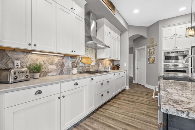 S66W24310 Skyline AVENUE, Waukesha, WI 53189