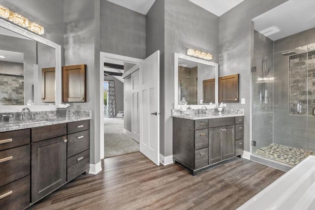 S66W24310 Skyline AVENUE, Waukesha, WI 53189