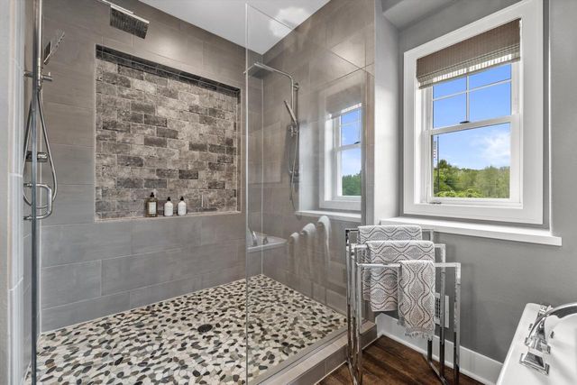 S66W24310 Skyline AVENUE, Waukesha, WI 53189