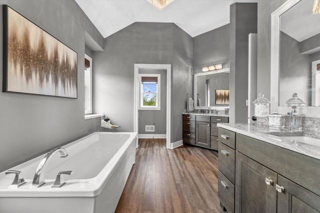S66W24310 Skyline AVENUE, Waukesha, WI 53189