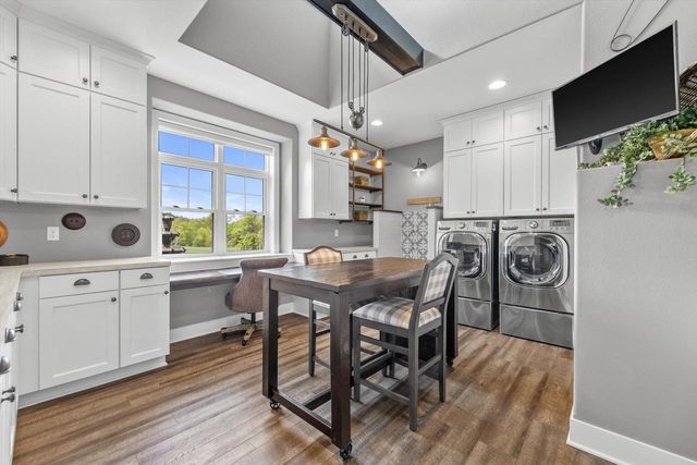 S66W24310 Skyline AVENUE, Waukesha, WI 53189