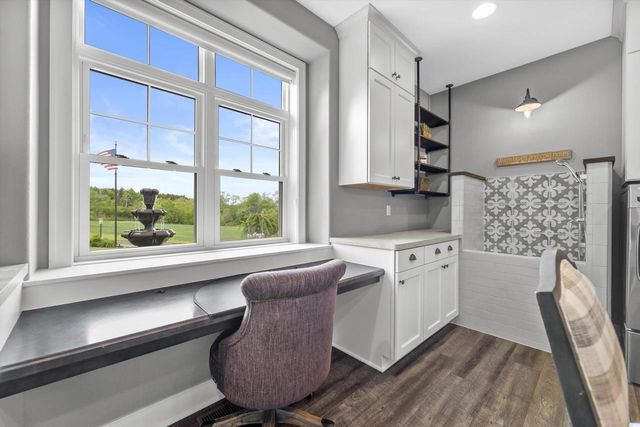 S66W24310 Skyline AVENUE, Waukesha, WI 53189