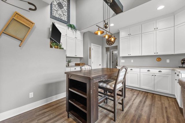 S66W24310 Skyline AVENUE, Waukesha, WI 53189