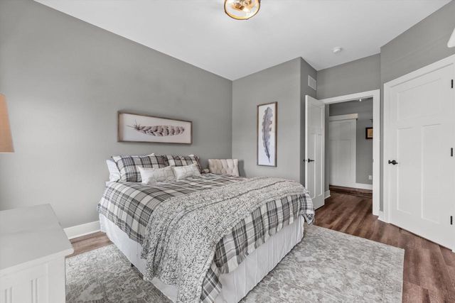 S66W24310 Skyline AVENUE, Waukesha, WI 53189