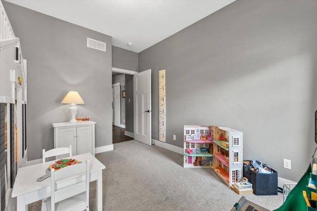 S66W24310 Skyline AVENUE, Waukesha, WI 53189
