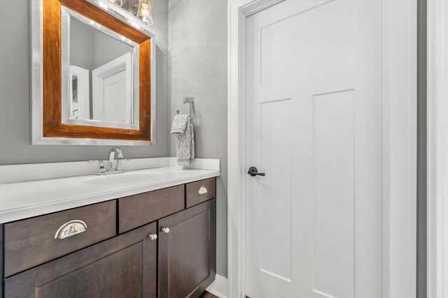 S66W24310 Skyline AVENUE, Waukesha, WI 53189