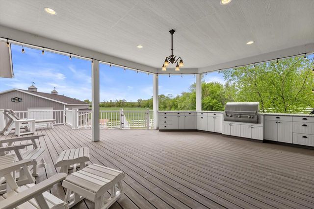 S66W24310 Skyline AVENUE, Waukesha, WI 53189