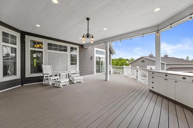 S66W24310 Skyline AVENUE, Waukesha, WI 53189