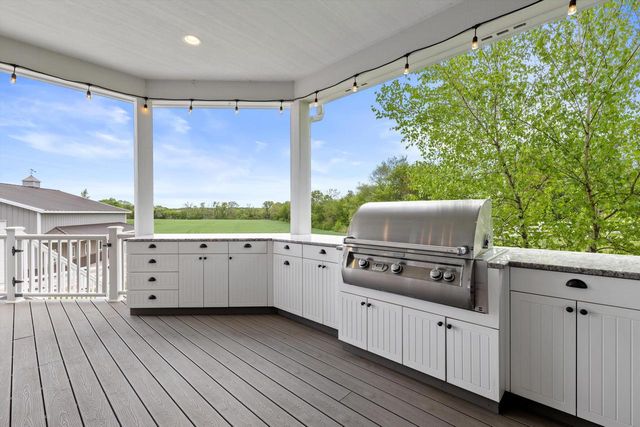 S66W24310 Skyline AVENUE, Waukesha, WI 53189
