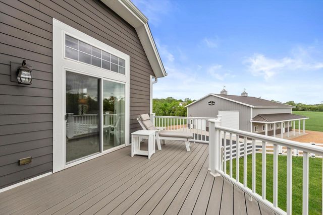 S66W24310 Skyline AVENUE, Waukesha, WI 53189