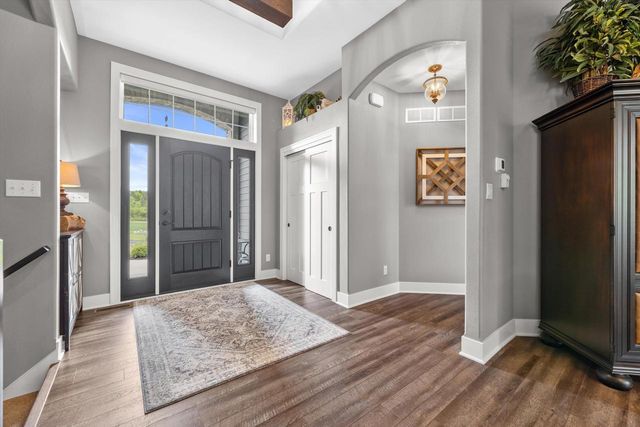 S66W24310 Skyline AVENUE, Waukesha, WI 53189