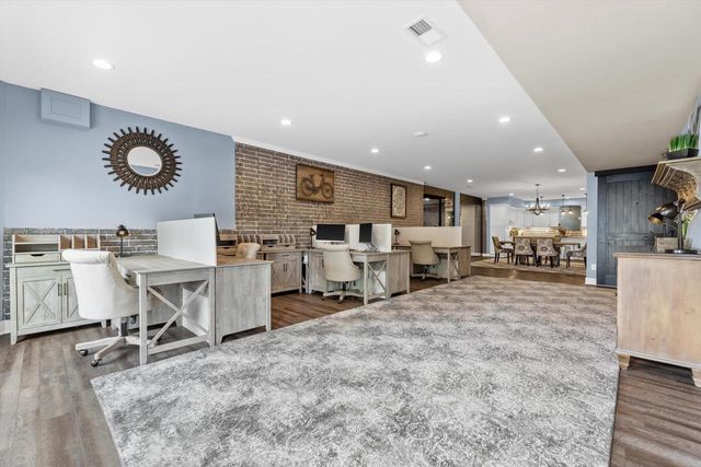 S66W24310 Skyline AVENUE, Waukesha, WI 53189