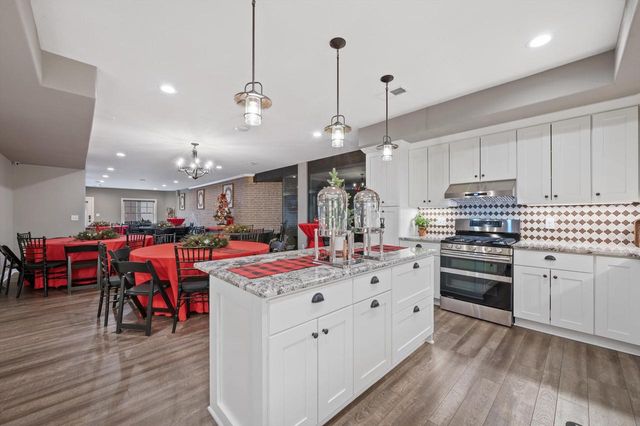 S66W24310 Skyline AVENUE, Waukesha, WI 53189