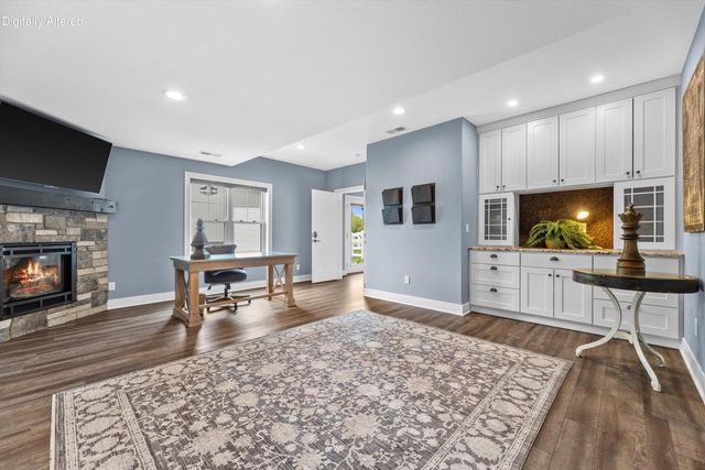 S66W24310 Skyline AVENUE, Waukesha, WI 53189