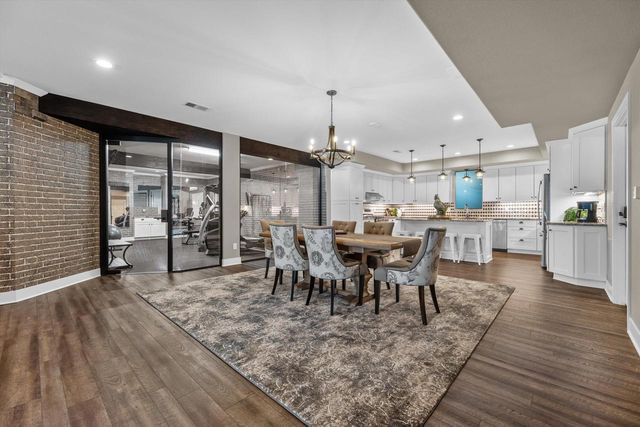 S66W24310 Skyline AVENUE, Waukesha, WI 53189