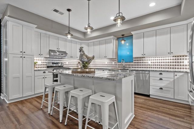 S66W24310 Skyline AVENUE, Waukesha, WI 53189