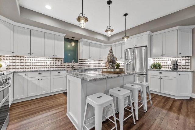 S66W24310 Skyline AVENUE, Waukesha, WI 53189