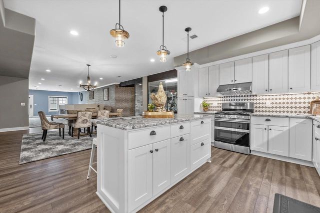 S66W24310 Skyline AVENUE, Waukesha, WI 53189