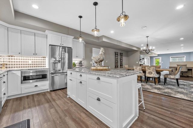 S66W24310 Skyline AVENUE, Waukesha, WI 53189