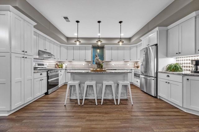 S66W24310 Skyline AVENUE, Waukesha, WI 53189