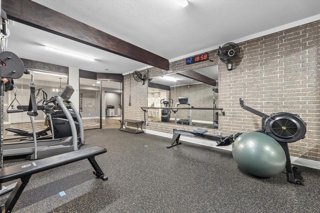 S66W24310 Skyline AVENUE, Waukesha, WI 53189