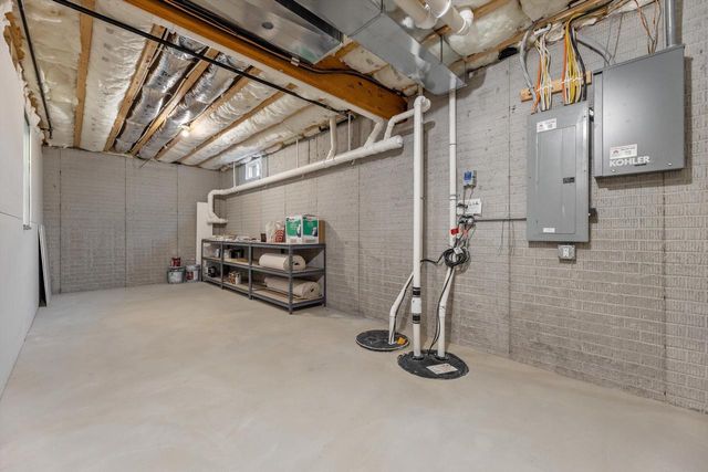 S66W24310 Skyline AVENUE, Waukesha, WI 53189