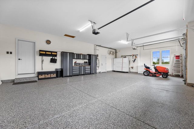 S66W24310 Skyline AVENUE, Waukesha, WI 53189