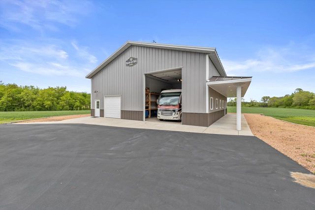 S66W24310 Skyline AVENUE, Waukesha, WI 53189