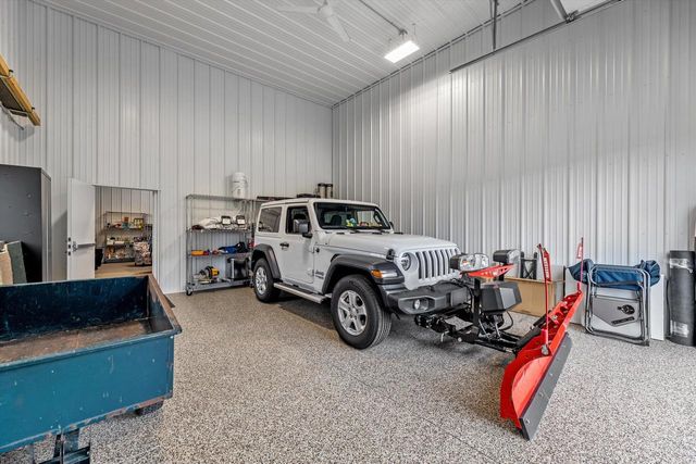 S66W24310 Skyline AVENUE, Waukesha, WI 53189