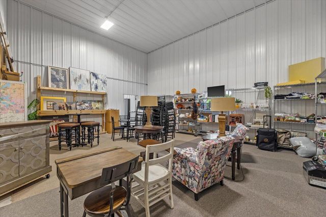 S66W24310 Skyline AVENUE, Waukesha, WI 53189