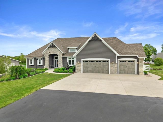 S66W24310 Skyline AVENUE, Waukesha, WI 53189