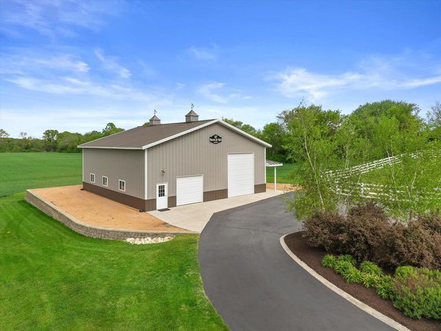 S66W24310 Skyline AVENUE, Waukesha, WI 53189