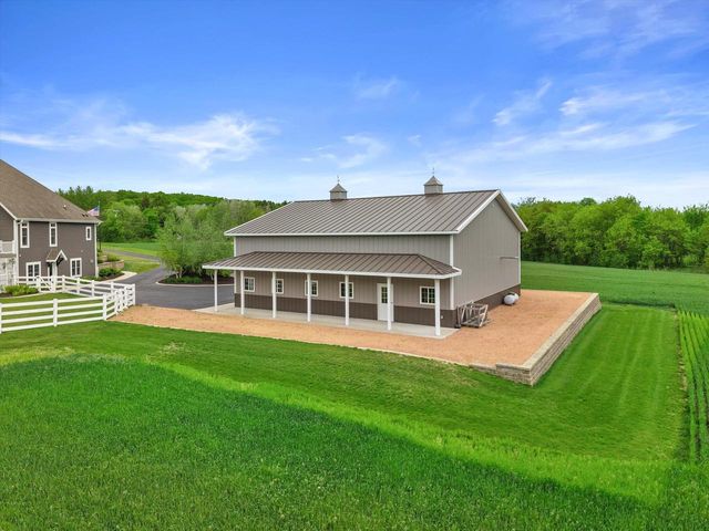 S66W24310 Skyline AVENUE, Waukesha, WI 53189