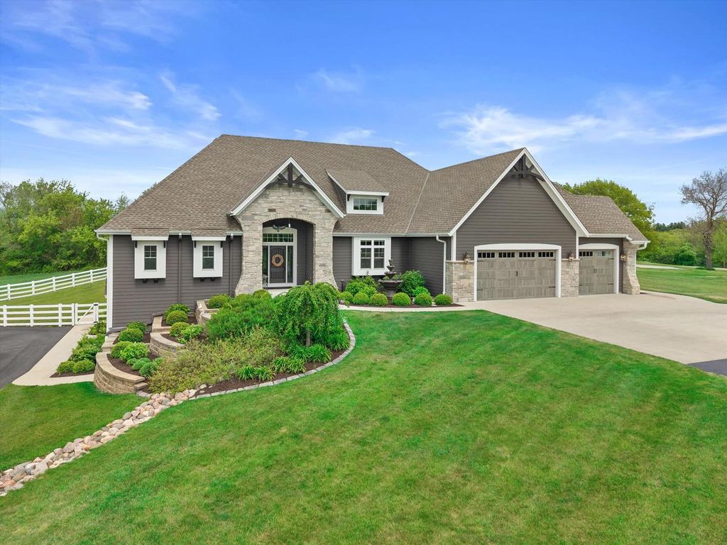 S66W24310 Skyline AVENUE, Waukesha, WI 53189