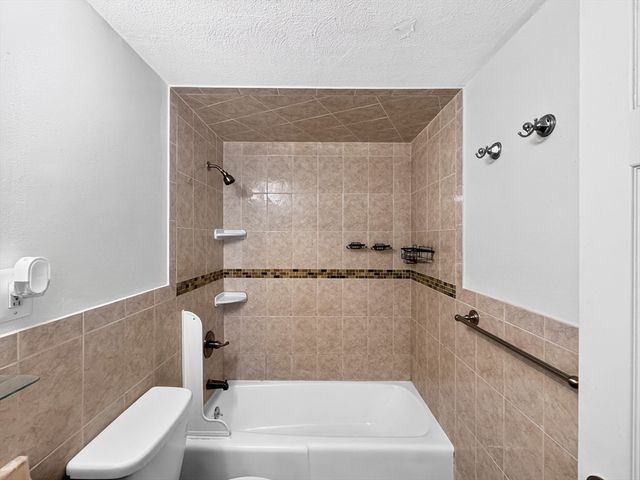 20 Skyline Dr 11, Braintree, MA 02184