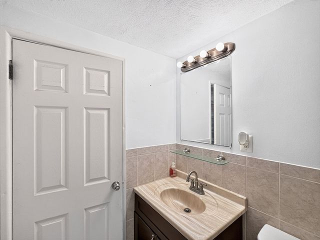 20 Skyline Dr 11, Braintree, MA 02184