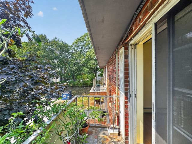 20 Skyline Dr 11, Braintree, MA 02184