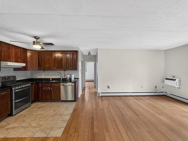 20 Skyline Dr 11, Braintree, MA 02184