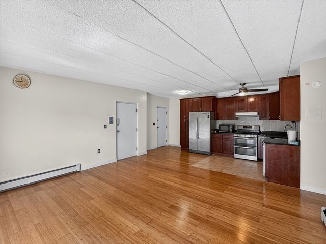 20 Skyline Dr 11, Braintree, MA 02184
