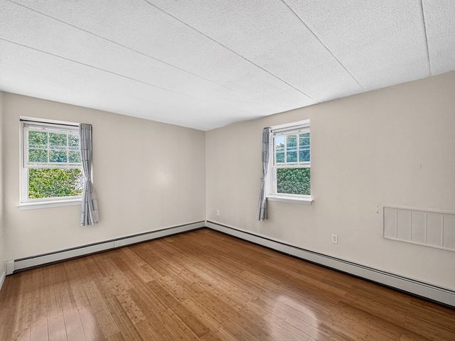 20 Skyline Dr 11, Braintree, MA 02184