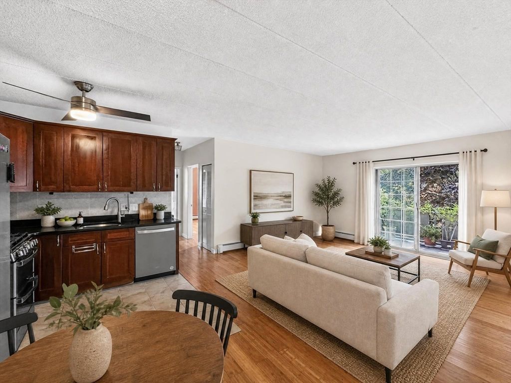 20 Skyline Dr 11, Braintree, MA 02184