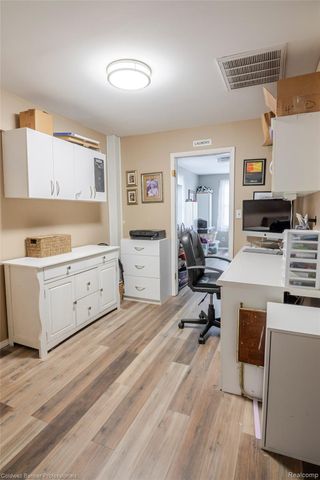 715 E Tennyson Avenue, Pontiac, MI 48340