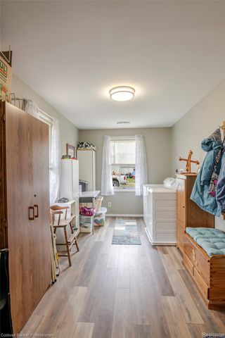 715 E Tennyson Avenue, Pontiac, MI 48340