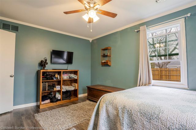 715 E Tennyson Avenue, Pontiac, MI 48340